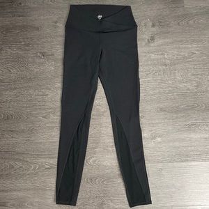 ALO Yoga 🧘🏽♀️ Legging with Mesh Detail